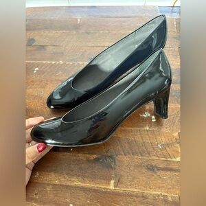 Stuart Weitzman patent leather black vintage style heels size 9.5